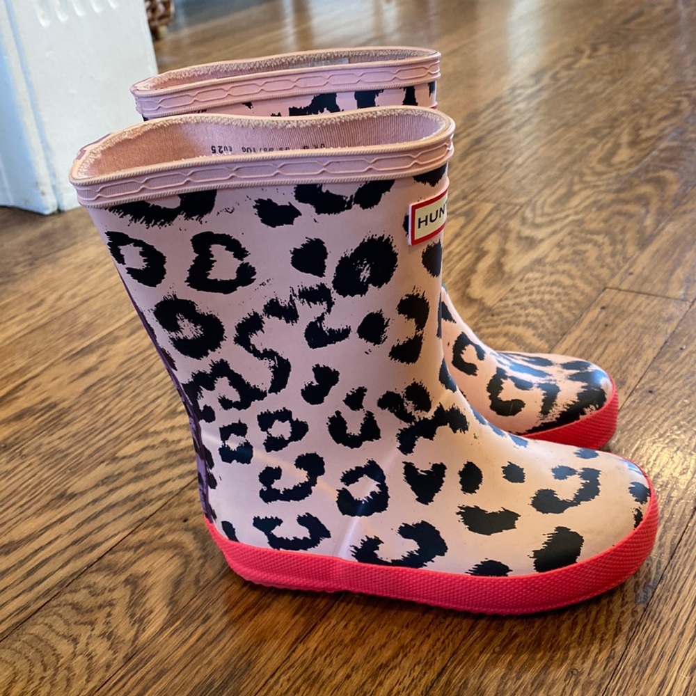 Kids size 8 Hunter Rainboot. Pink Leopard